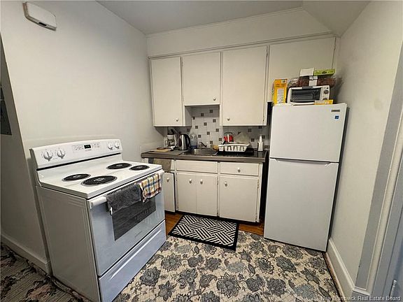 2nd image of 325 Main St