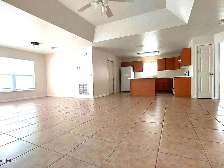 821 Angela Ave #A — Photo 4
