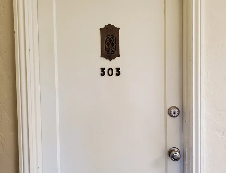 Historic Mediterranean Building in Great Location — Photo 18