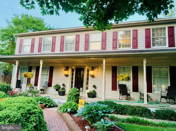 108 Briarwood Ct, Sterling, VA 20164