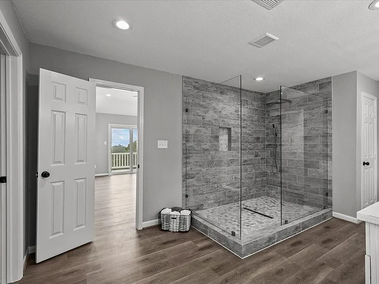 401 Paradise Dr — Photo 27