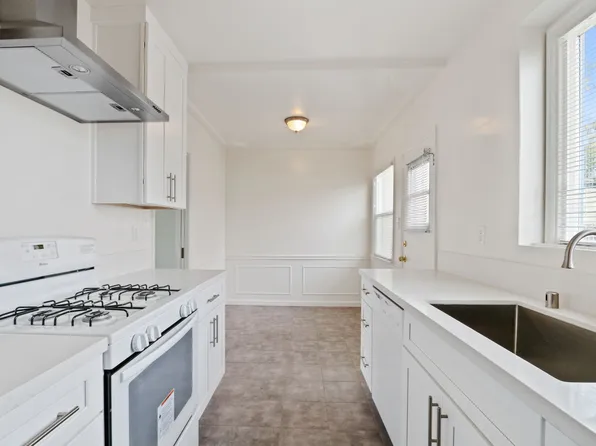 Courtyard building on Ocean Park