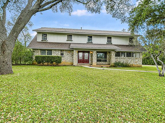 2nd image of 203 Shavano Dr
