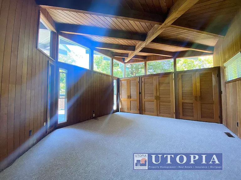 215 Blackpoint Ln — Photo 8
