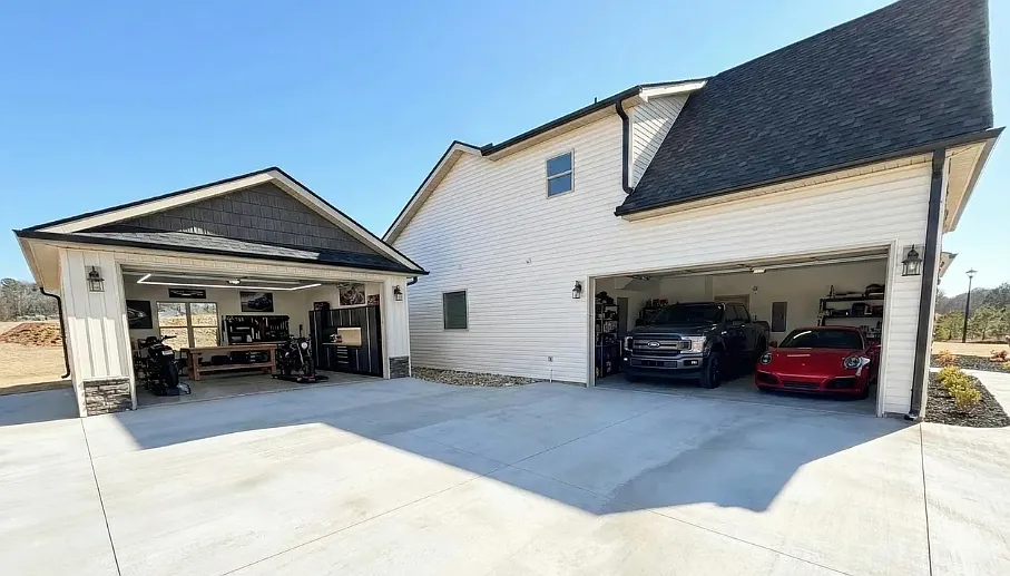3 bed, 2254 sqft, $2,500 — Photo 4