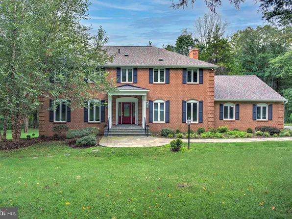 1010 Murphy Dr, Great Falls, VA 22066