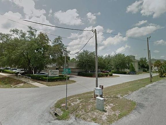 3rd image of 6 Regina Blvd