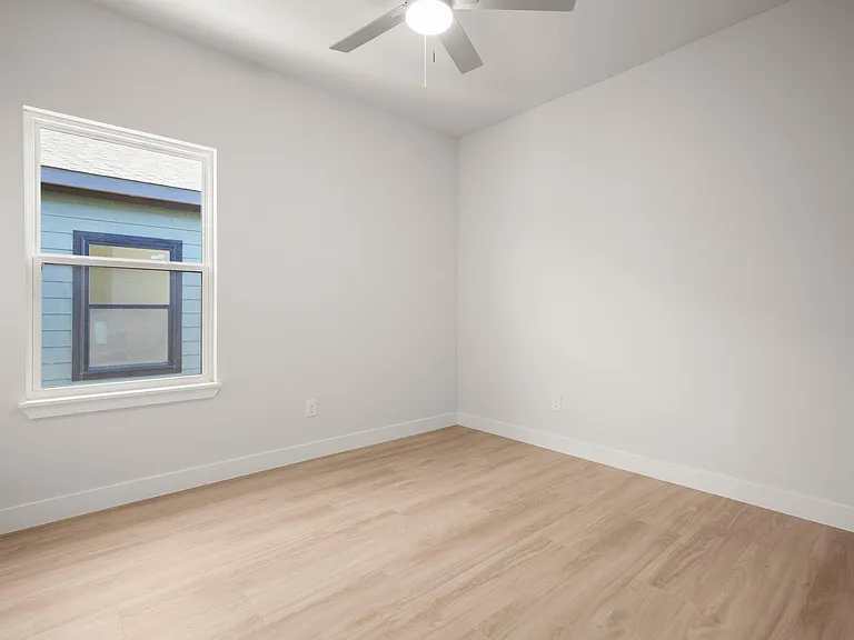 306 S Avenue P #B — Photo 23