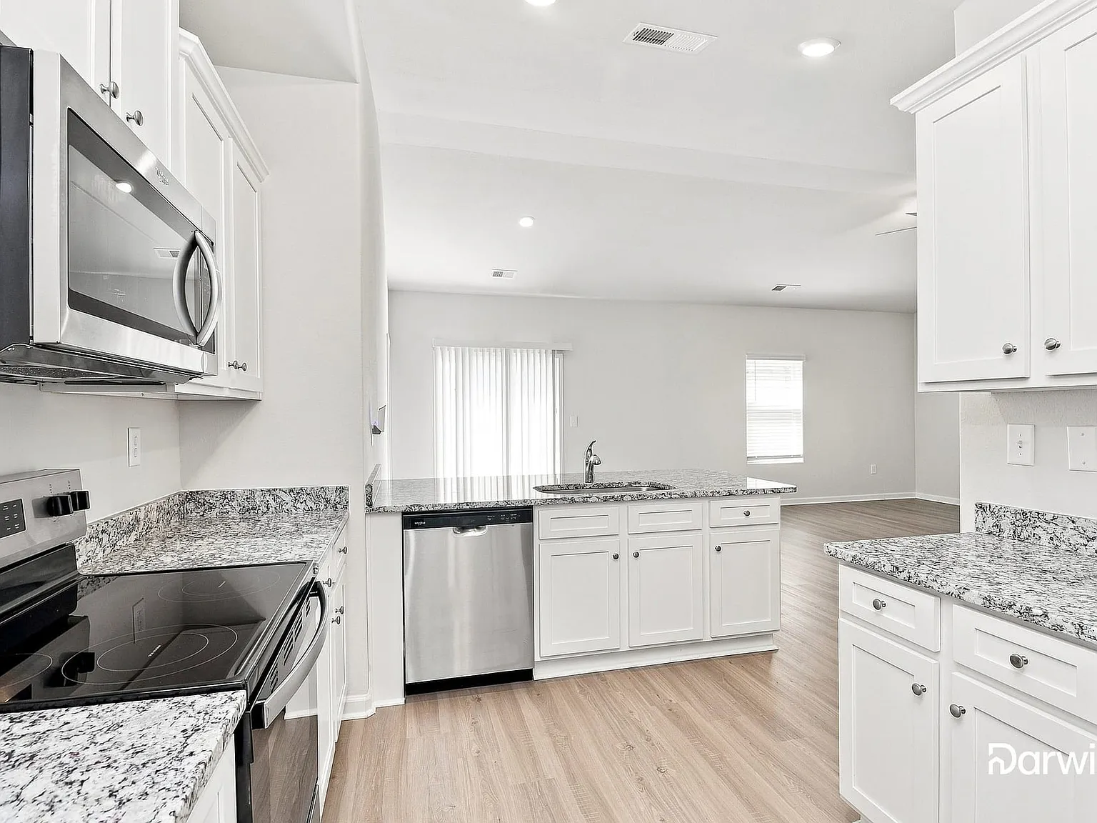 3 bed, 2.0 bath, 1317 sqft, $1,955 — Photo 3