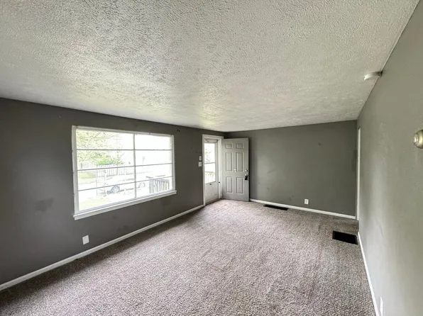 1709 Huey St, South Bend, IN 46628
