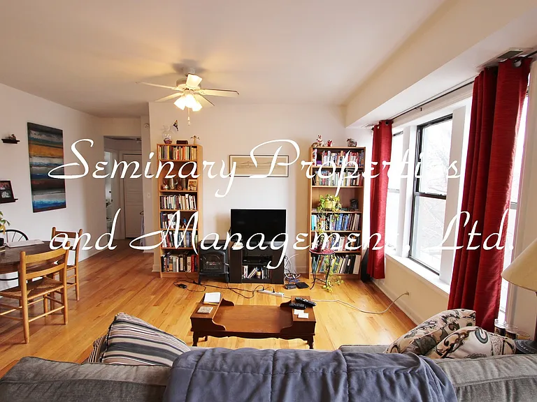Great apartments in the heart of Uptown, one block from the red line — Photo 2