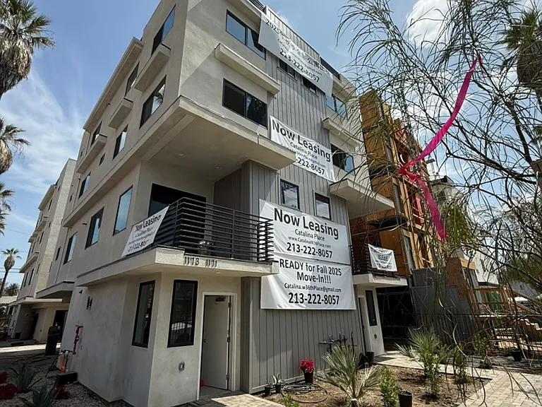 1171 W 36th Pl — Photo 1