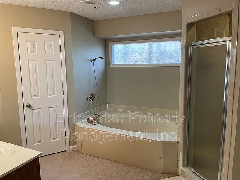 384 Sherburne Cv — Photo 9