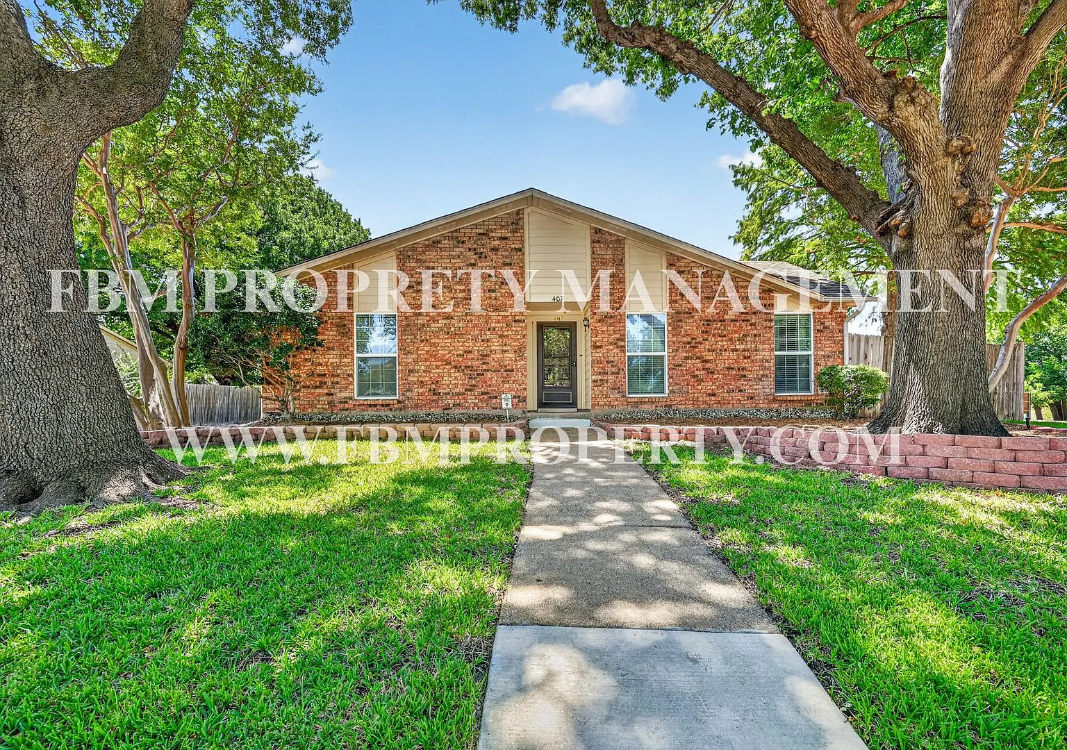 407 Woodhurst Dr - Cozy 3 Bedroom, 2 Bathroom Brick Home in Coppell, TX! — Photo 1
