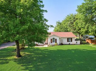 825 Donlee Rd, Lancaster, TX 75134