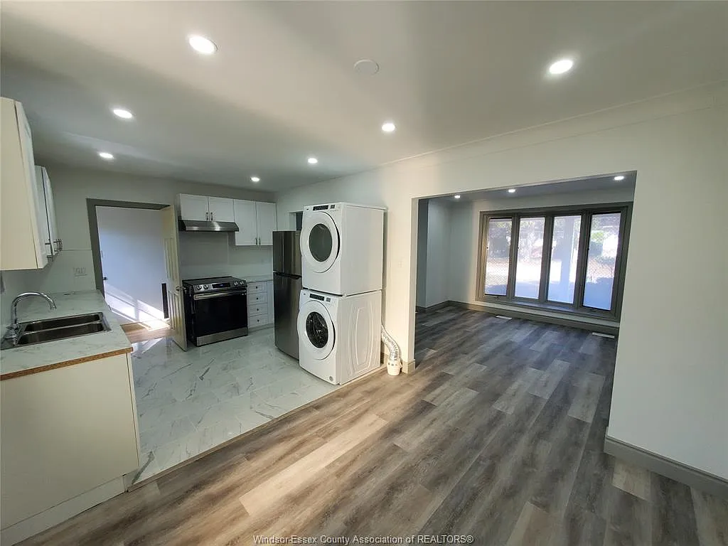 3 bed, $2,000 — Photo 2