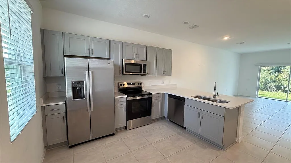 2 bed, 2.5 bath, 1275 sqft, $1,700 — Photo 3