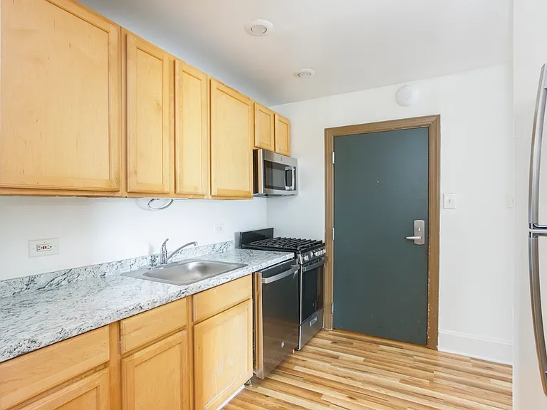 2850 N. Sheridan — Photo 34