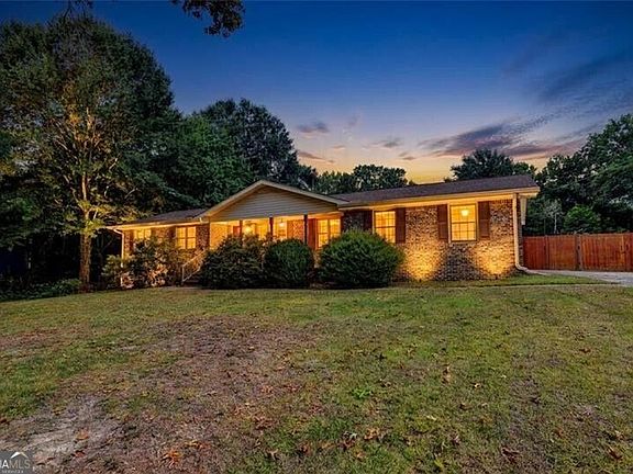 2nd image of 2926 Elizabeth Ln