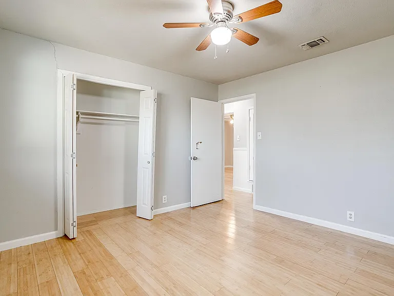 109 SE Dian St — Photo 9