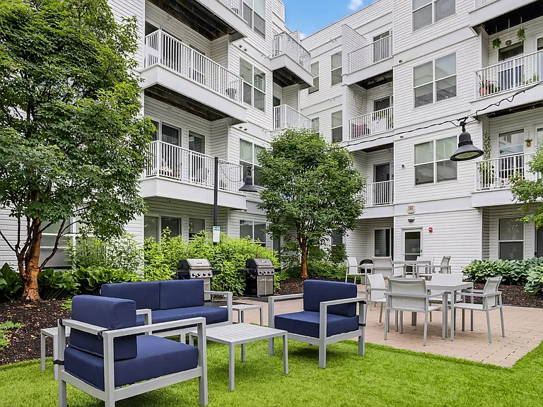 75 Tresser Blvd Apartments — Photo 43