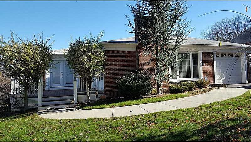 1st image of 10 Valente Dr