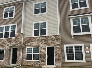 408 Autumn Ridge Cir, Pickerington, OH 43147