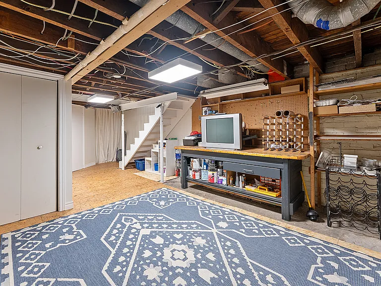 111 Summerhill Ave — Photo 47