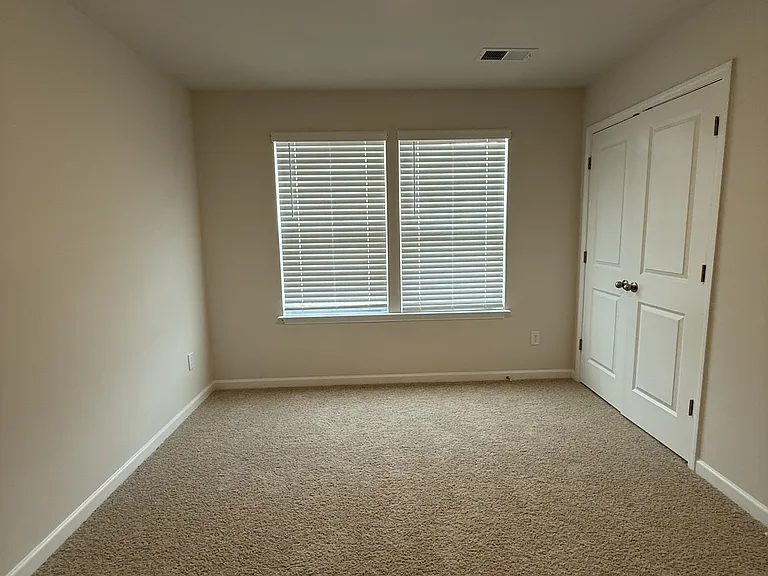 1475 Amberview Ln — Photo 7