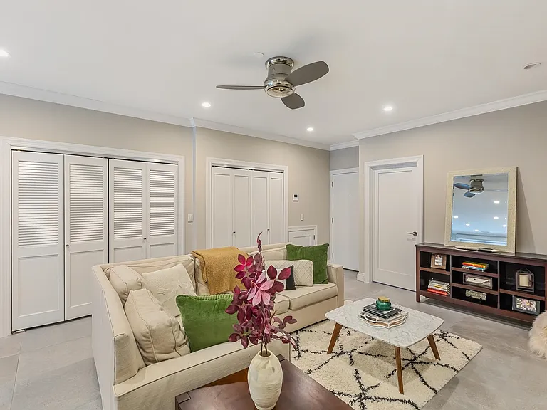 808 Washington St #GARDEN LEVEL — Photo 4