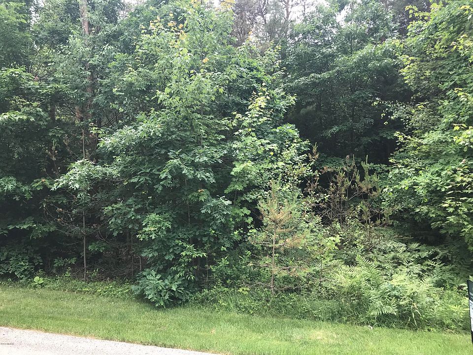 2nd image of 18803 Hemlock Dr