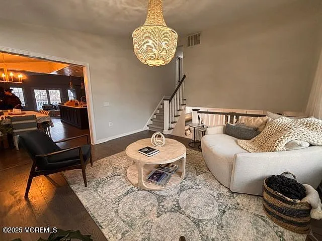 330 Sylvania Ave — Photo 9
