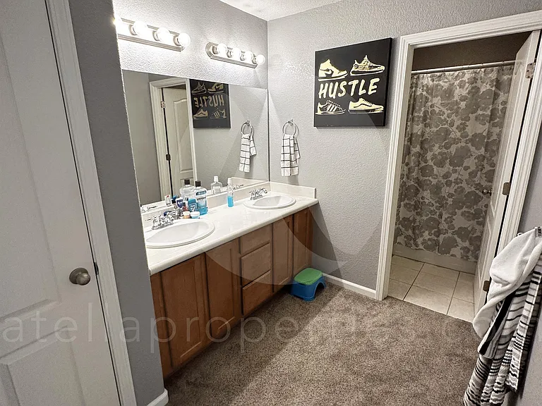 5033 W Wren Ave — Photo 3