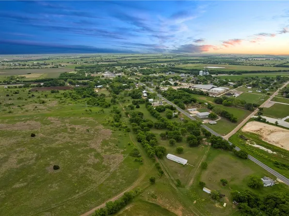 W Elm St, Abbott, TX 76621