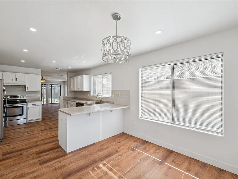 2233 W Alta Vista Rd — Photo 3
