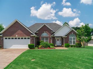 13 Lochridge Cv, Jackson, TN 38305