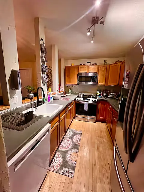 3 bed, 2.5 bath, 1910 sqft, $3,200 — Photo 3