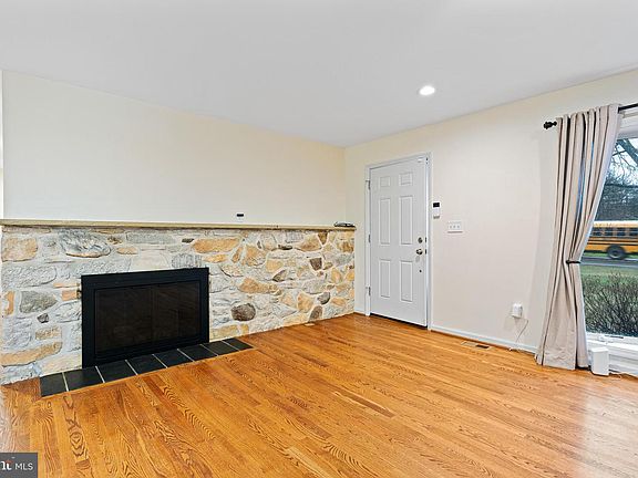 5th image of 807 Westfield Rd