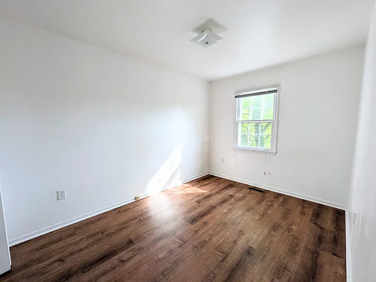 5816 Burke Manor Ct — Photo 12