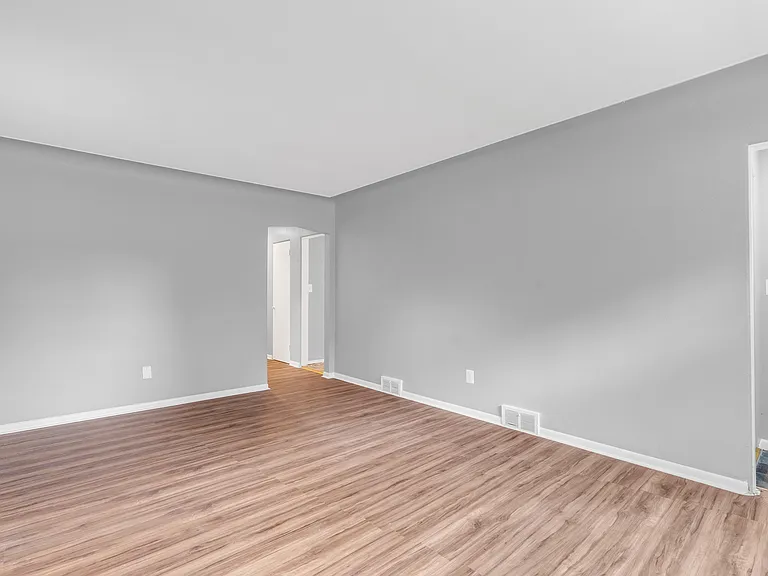 9900 Bishop St — Photo 24