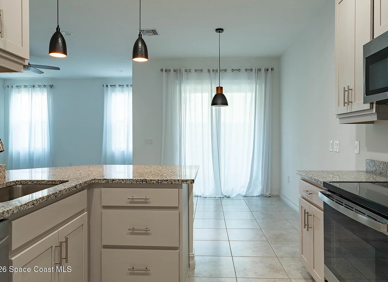 3 bed, 2.5 bath, 1573 sqft, $2,500 — Photo 2