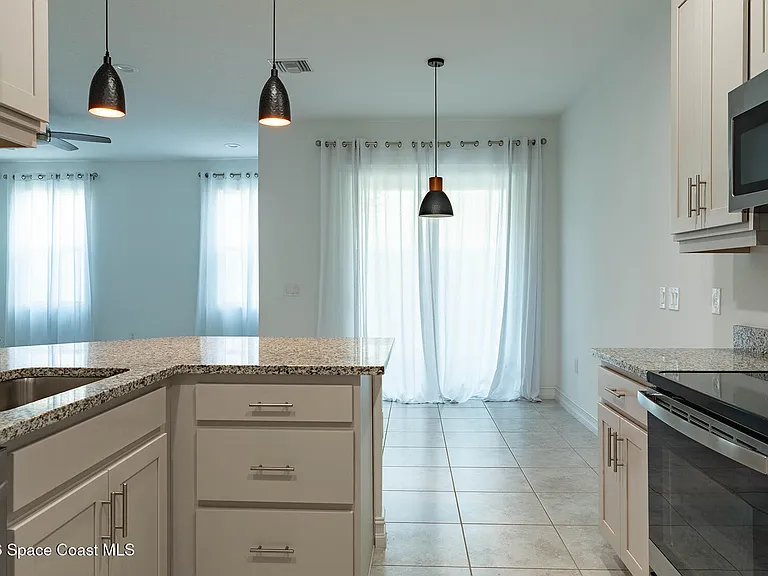 1800 Noel Pl #103 — Photo 2