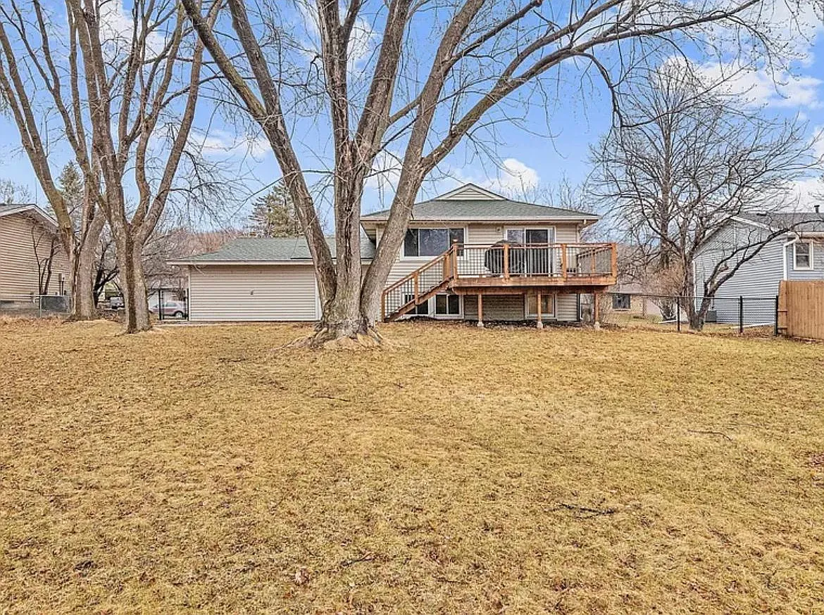 13785 Fairlawn Ave — Photo 3