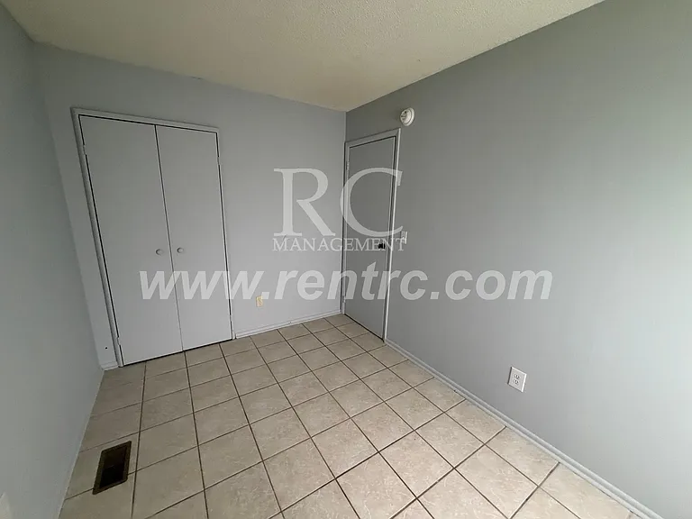 803 Skyline Dr — Photo 11