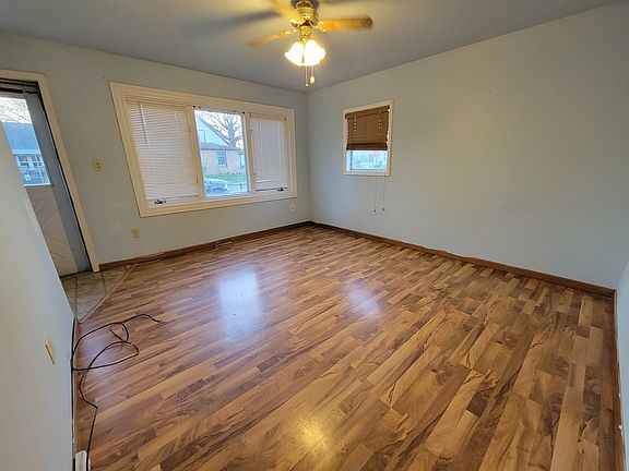 3rd image of 722 Mulberry St