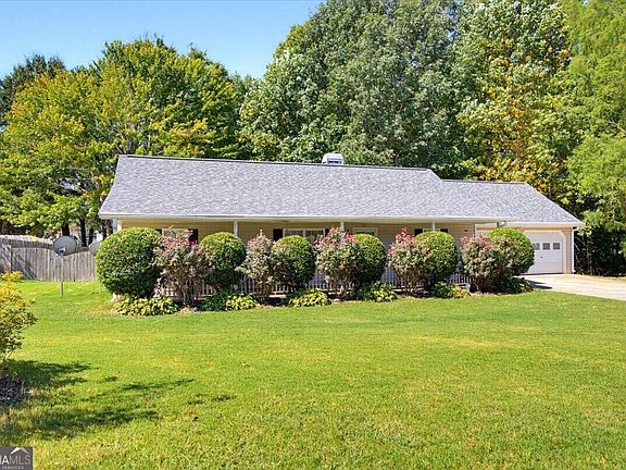 2nd image of 63 Fairview Gln