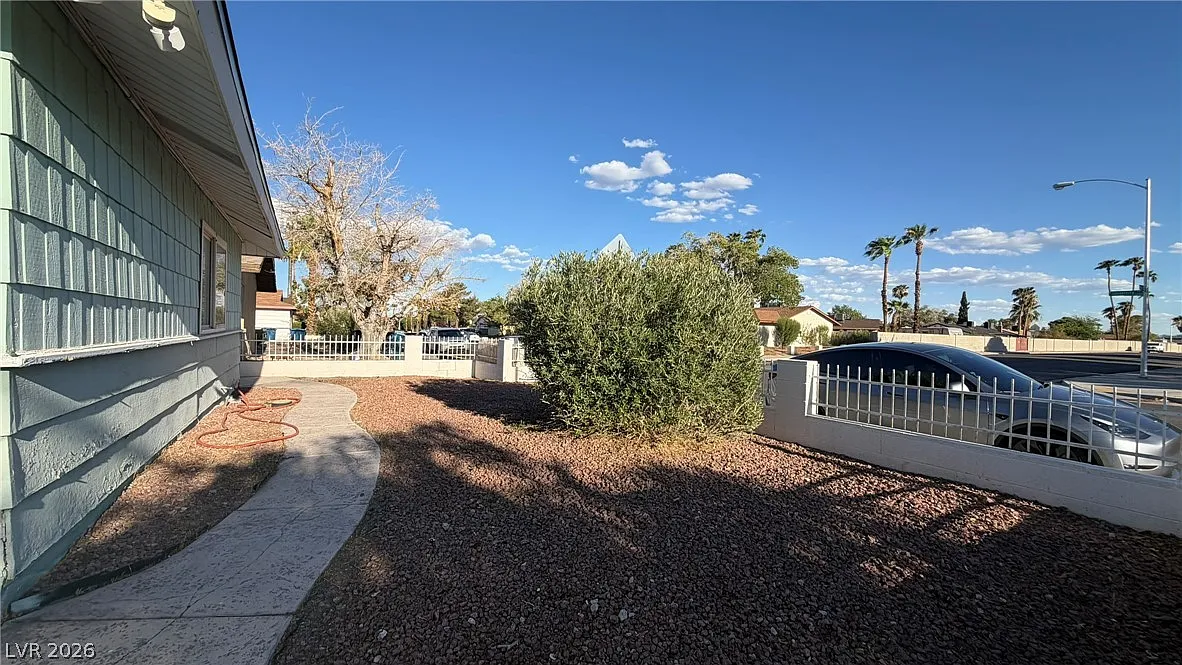 3 bed, 2.0 bath, 1560 sqft, $1,850 — Photo 2