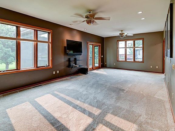 3rd image of 2040 Continental Ln