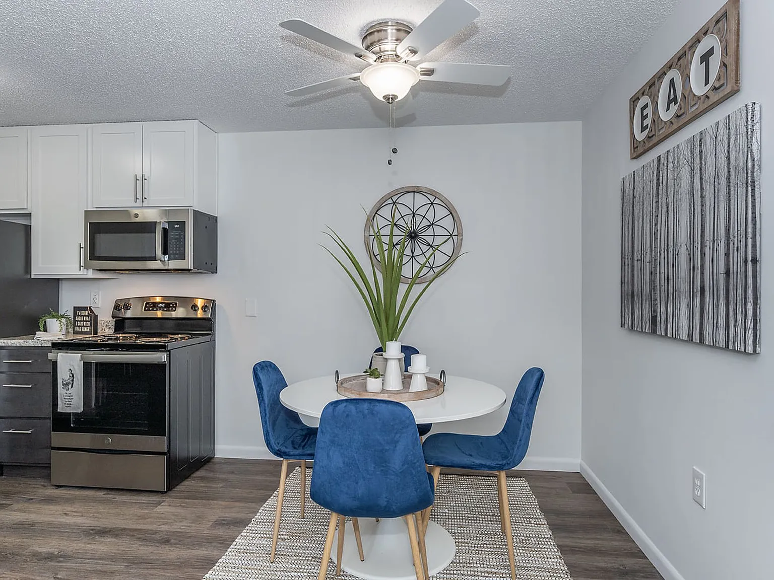 Love Where You Live: Modern 2- and 3-Bedroom Apartments in Beavercreek — Photo 3