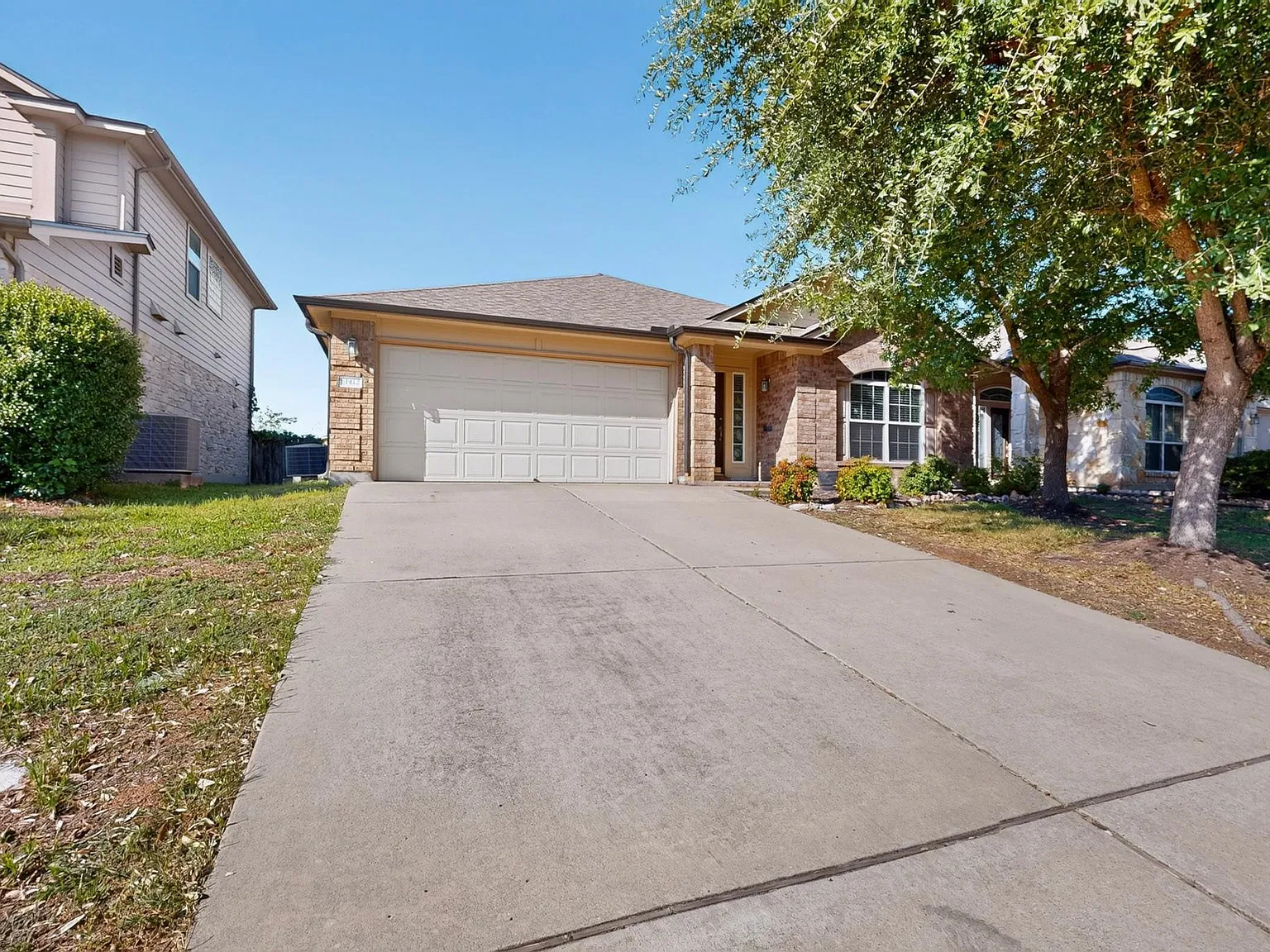 4 bed, 2.0 bath, 1933 sqft, $2,200 — Photo 4